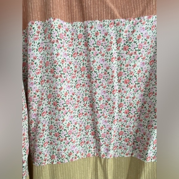 Gigio Plus Woman’s 2X Floral And Solid Boho Style Blouse - Picture 2 of 6